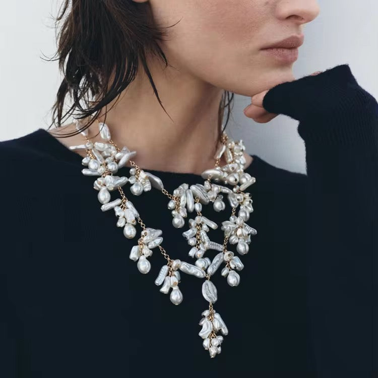 Bold in Black: Jewellery Styling with Monochrome Outfits