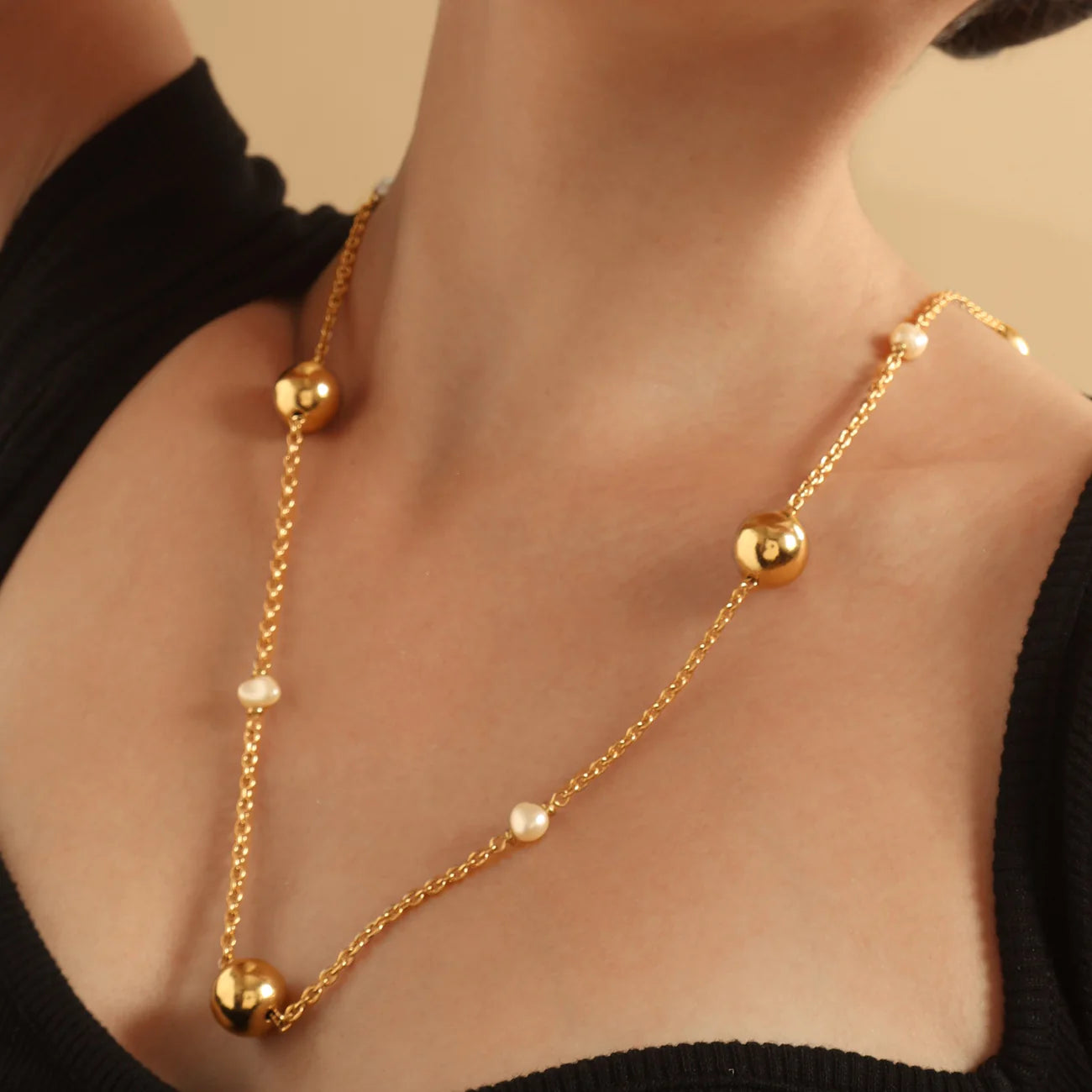 Golden Vogue Pearl Necklace