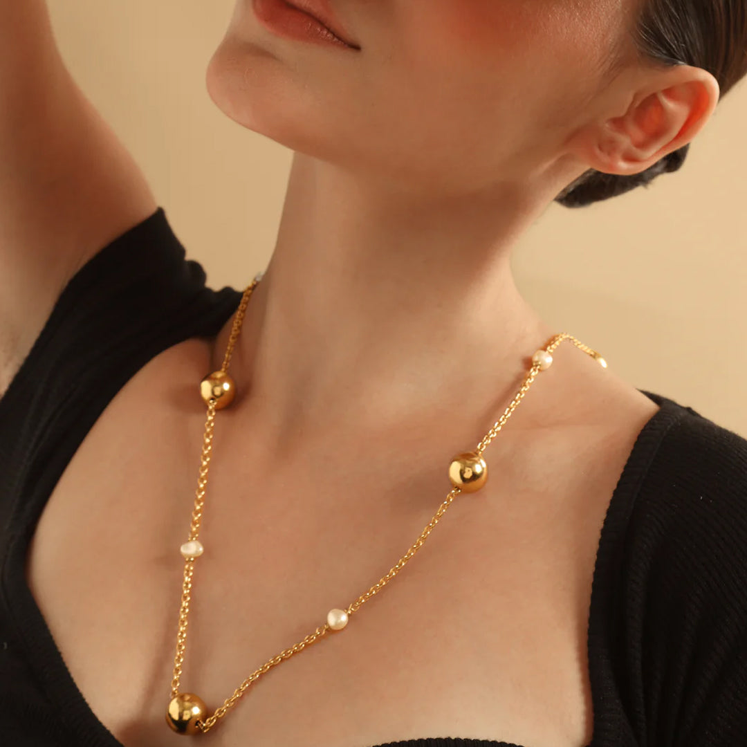 Golden Vogue Pearl Necklace
