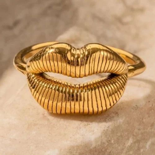 Golden Statement Lips Cuff Bangle