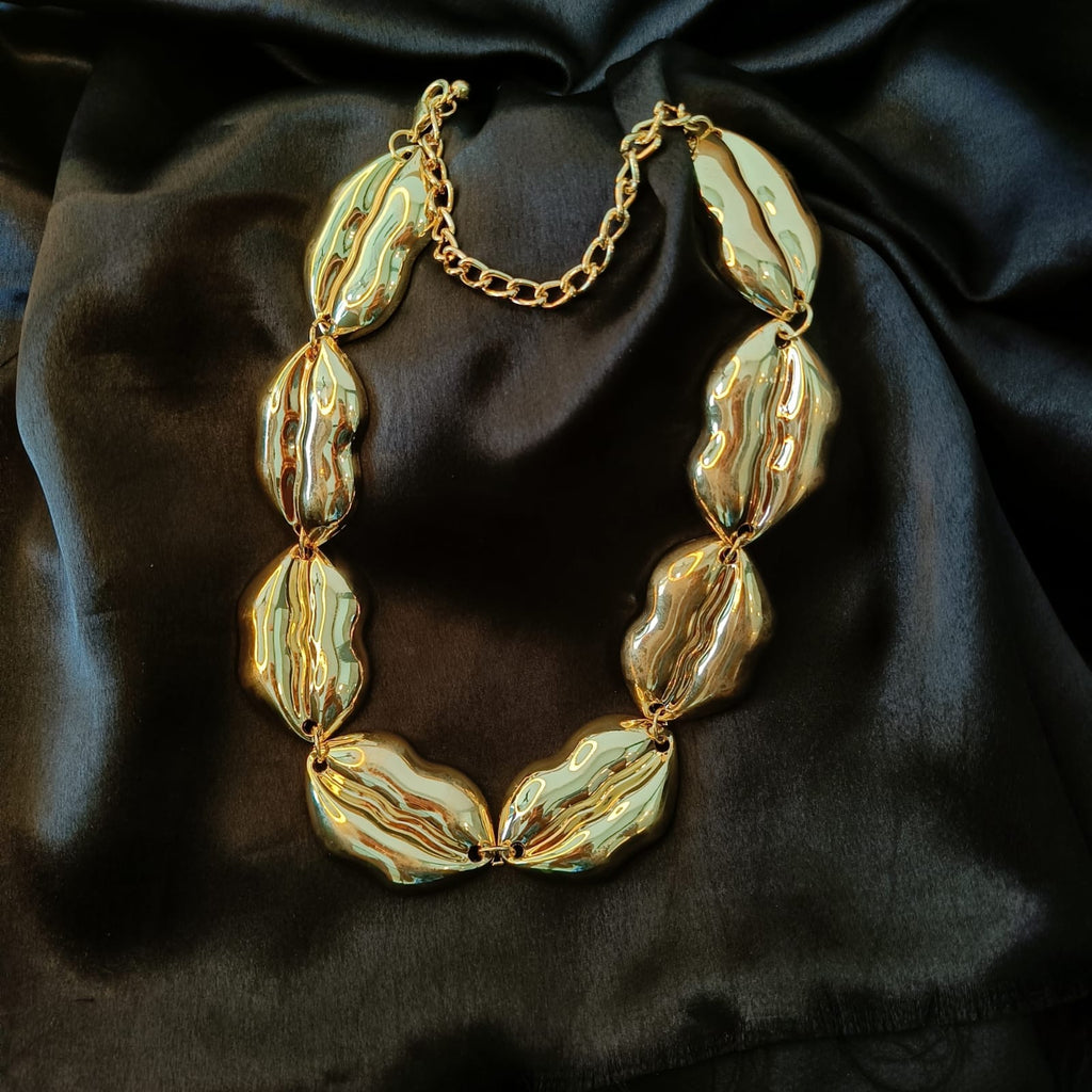 One Choker, Endless Looks: Style Inspiration from Aadiraa