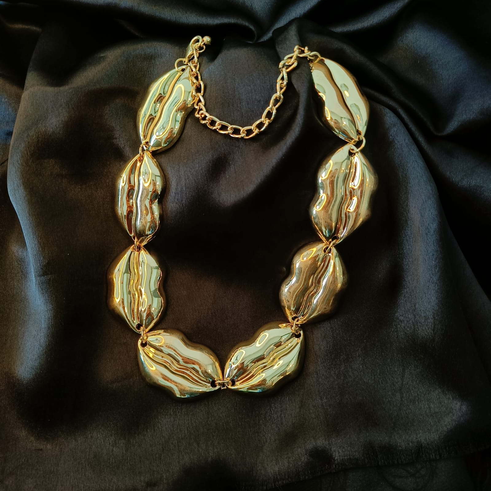 Lip Sync’d Necklace