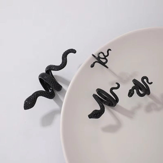 Medusa Black Ring Set of 4