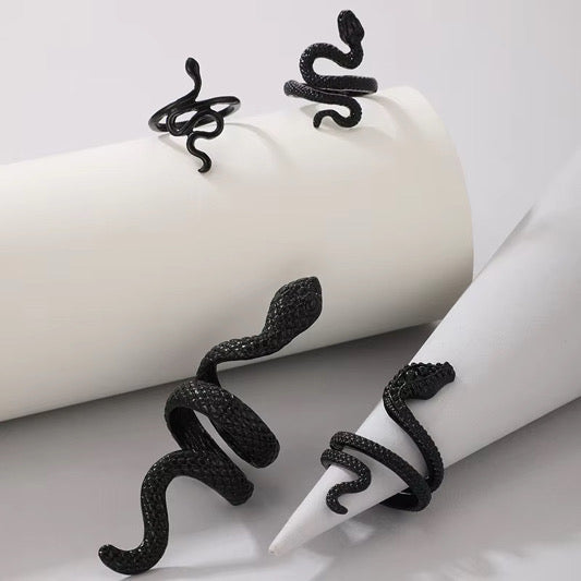 Medusa Black Ring Set of 4