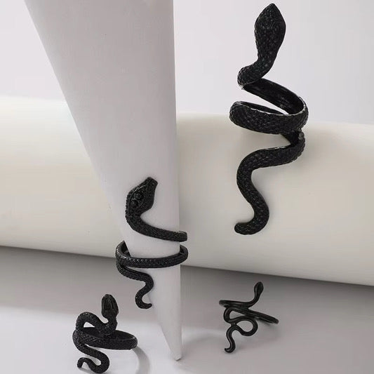 Medusa Black Ring Set of 4