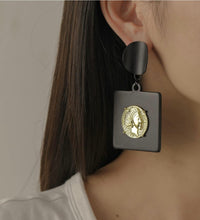 Royal Sable Earring