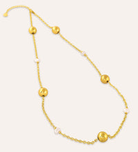 Golden Vogue Pearl Necklace