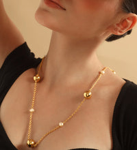 Golden Vogue Pearl Necklace