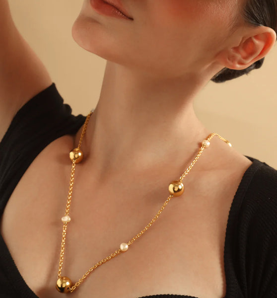 Golden Vogue Pearl Necklace