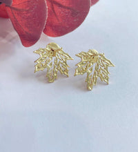 Stunning golden maple leaf earrings