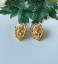 Exquisite lion face earring to glam up the season