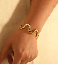 Golden wave shiny bracelet