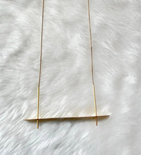 Contemporary gold oscillate neckpiece