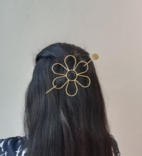 Mesmerizing Daisy Floral Hair Pin/ bun holder