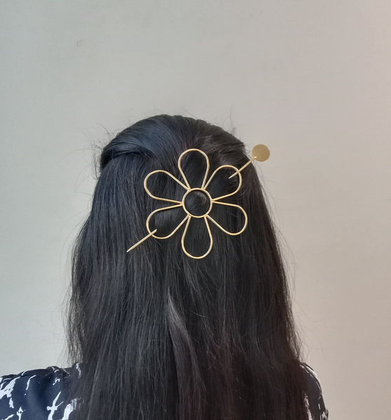 Mesmerizing Daisy Floral Hair Pin/ bun holder